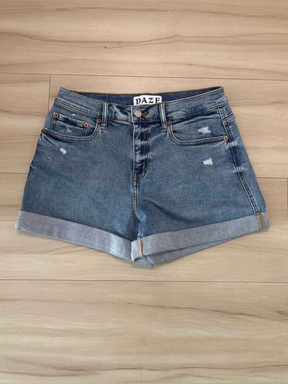 DAZE Denim Distressed Cuff Mom Shorts - Size 29 - NWOT